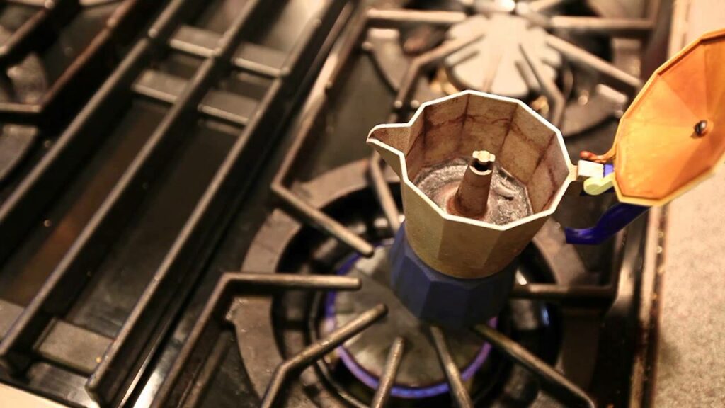 روش درست دم کردن اسپرسو روی اجاق گاز